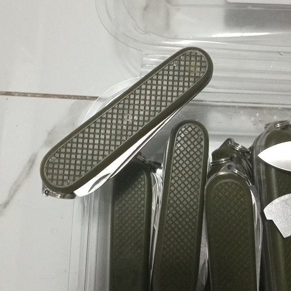 Lot of 25 Wholesale Swiss Army Utility Knife/Tool - Picture 2 of 4